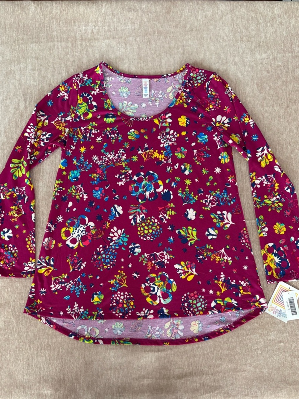 LuLaRoe Lynnae Magenta Floral Print Long Sleeve Top - Size M NWT